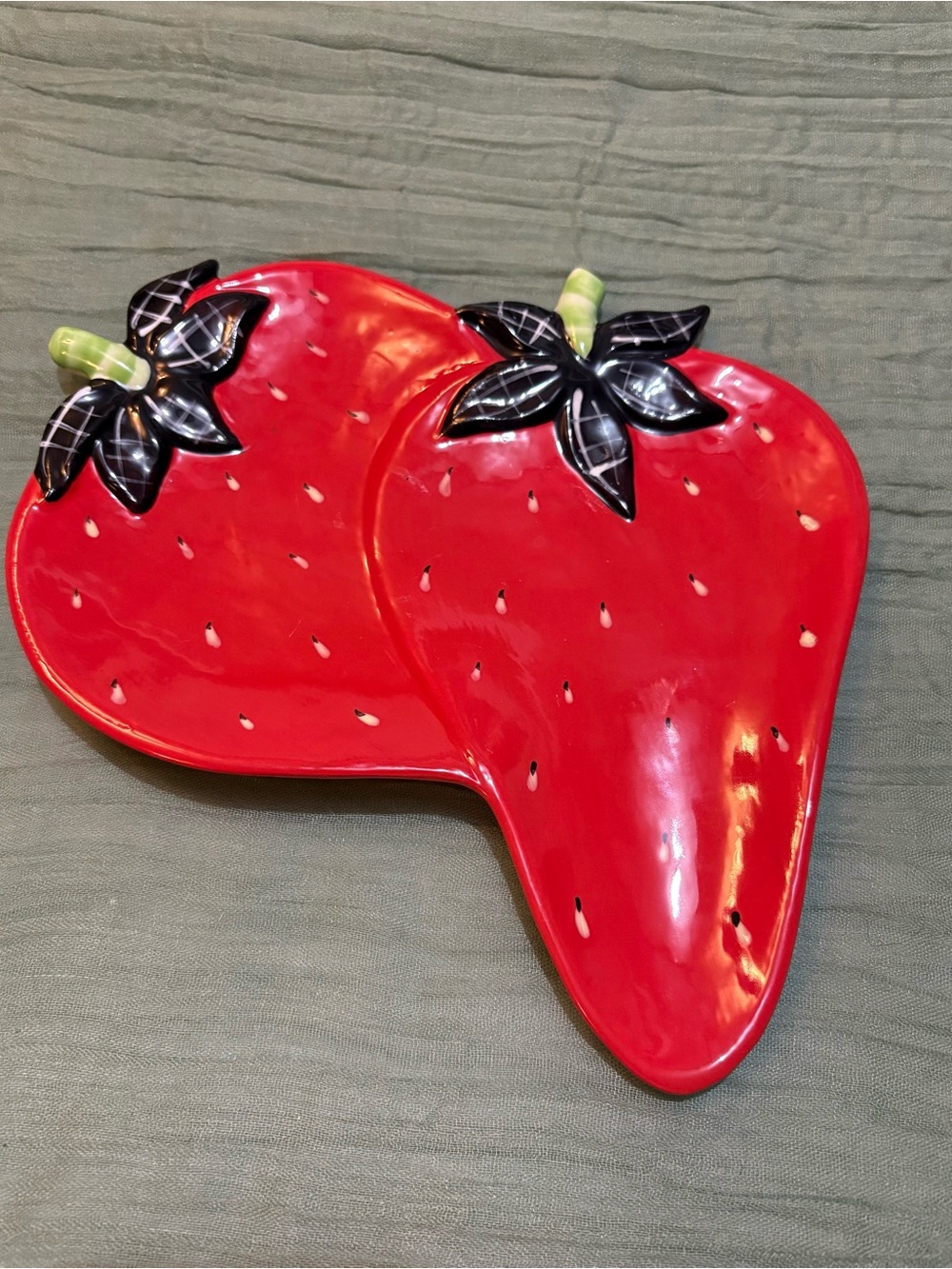 MSC Mainstreet Collection- Strawberry Serving Dish